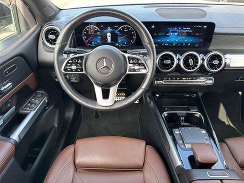 Used 2022 Mercedes-Benz GLB 250 4MATIC image 21