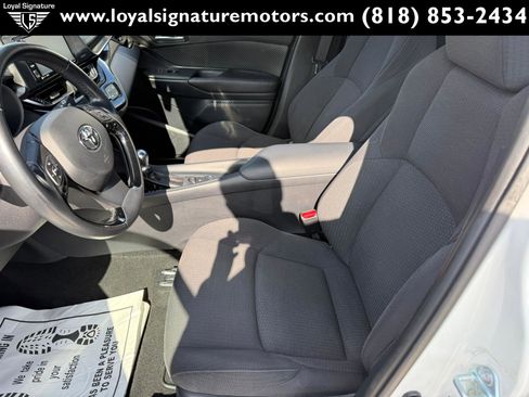 Used 2018 Toyota C-HR XLE image 15