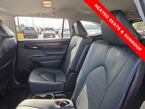Used 2024 Toyota Highlander XLE image 10