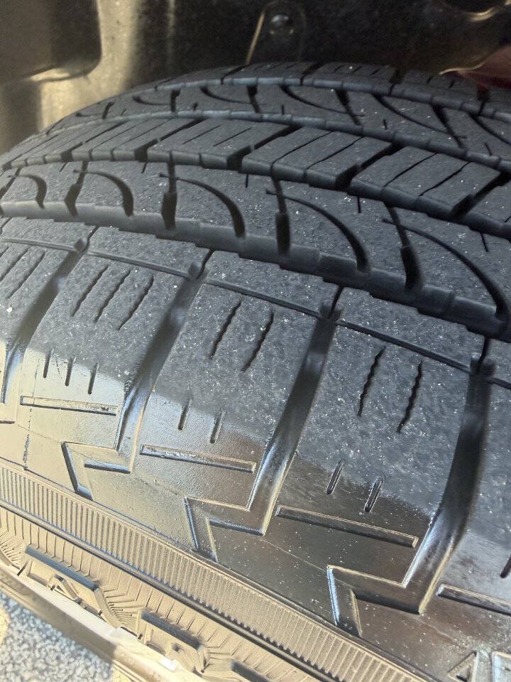 Used 2019 Ford Explorer XLT w/ Equipment Group 202A AWD/4WD image 10