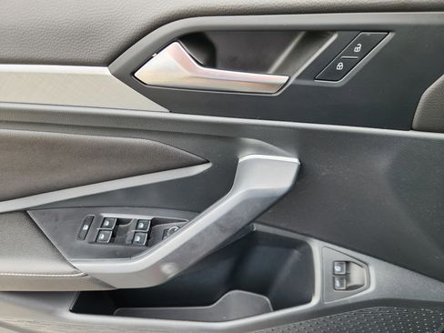 Certified 2023 Volkswagen Jetta SE FWD image 16