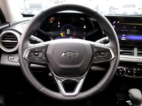 Used 2025 Chevrolet Trax ACTIV w/ Driver Confidence Package FWD image 28