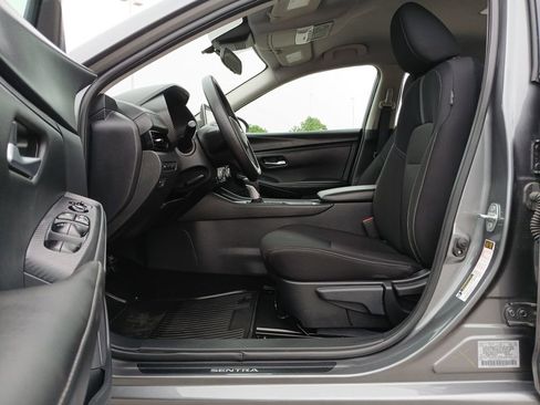Used 2025 Nissan Sentra SV FWD image 19