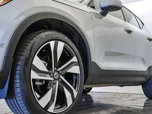 Certified 2025 Volvo XC40 B5 Plus image 10