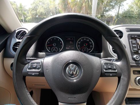 Used 2014 Volkswagen Tiguan SEL FWD image 16