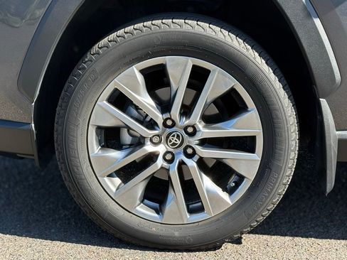 Used 2022 Toyota RAV4 XLE Premium AWD/4WD image 9