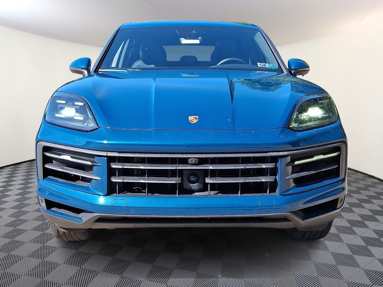 Used 2024 Porsche Cayenne AWD/4WD image 2