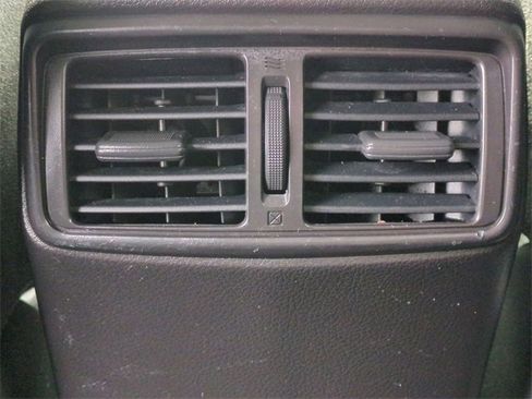 Used 2016 Nissan Rogue SV image 21