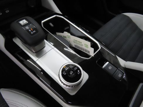 New 2025 Mitsubishi Outlander SE image 15