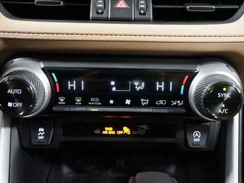 Used 2024 Toyota RAV4 XLE Premium image 20