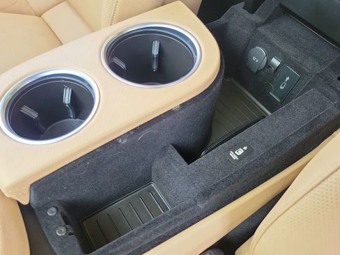 Used 2021 Porsche Panamera RWD image 18