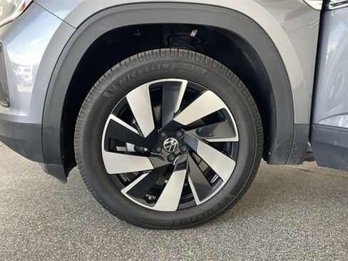 Used 2024 Volkswagen Atlas Cross Sport SE image 46