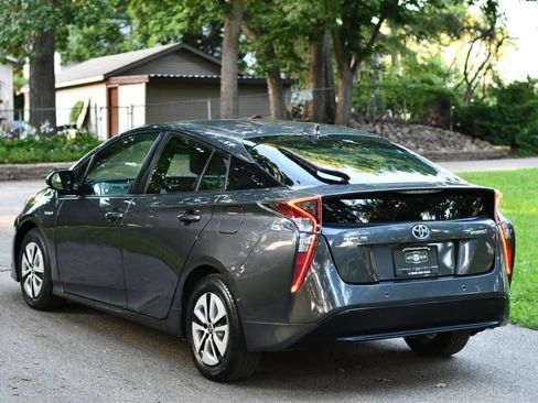 Used 2018 Toyota Prius Two image 4