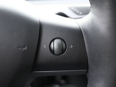 Used 2023 Tesla Model Y Long Range AWD/4WD image 22