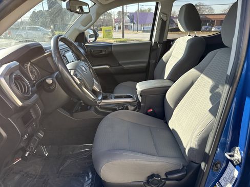 Used 2017 Toyota Tacoma SR5 w/ Tow Package image 16