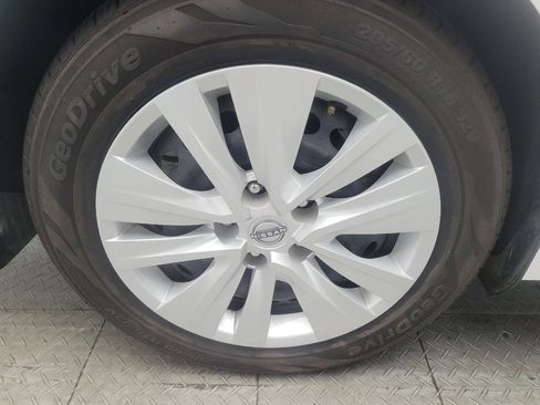 Used 2024 Nissan Sentra S FWD image 31