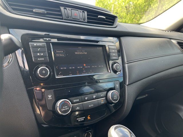 Used 2018 Nissan Rogue SV AWD/4WD image 23
