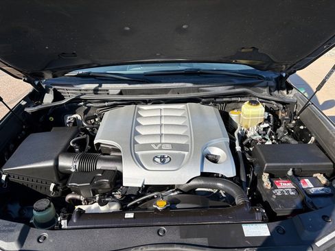 Certified 2016 Toyota Land Cruiser image 9