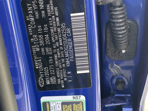 Used 2025 Hyundai Elantra Sport image 32