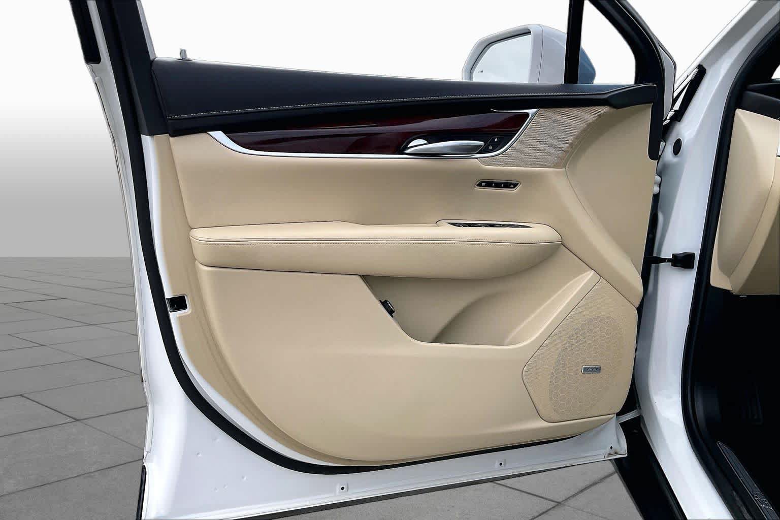 Used 2018 Cadillac XT5 Luxury w/ Driver Awareness Package FWD image 22