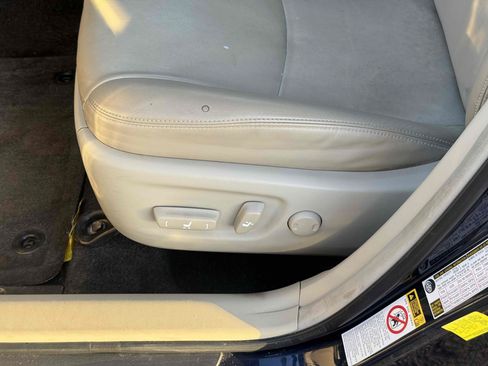 Used 2015 Toyota Prius Five FWD image 23