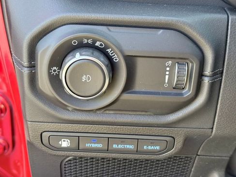 Used 2024 Jeep Wrangler Unlimited Sahara w/ Technology Group AWD/4WD image 22