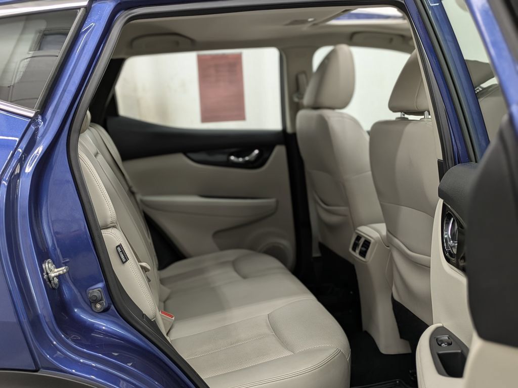 Used 2021 Nissan Rogue Sport SV AWD/4WD image 23