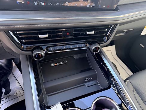 New 2026 Chevrolet Suburban Premier image 20