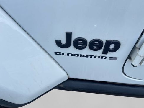 Used 2024 Jeep Gladiator Sport AWD/4WD image 9
