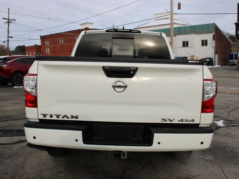 Certified 2022 Nissan Titan SV w/ SV Convenience Package image 4