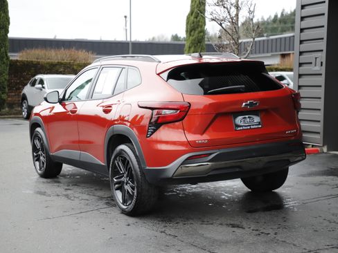 Used 2024 Chevrolet Trax ACTIV w/ Sunroof Package image 4