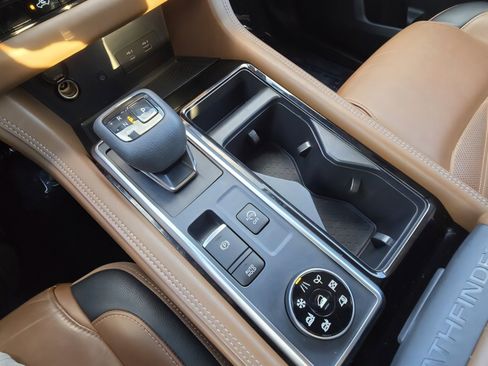 Used 2023 Nissan Pathfinder Platinum image 15