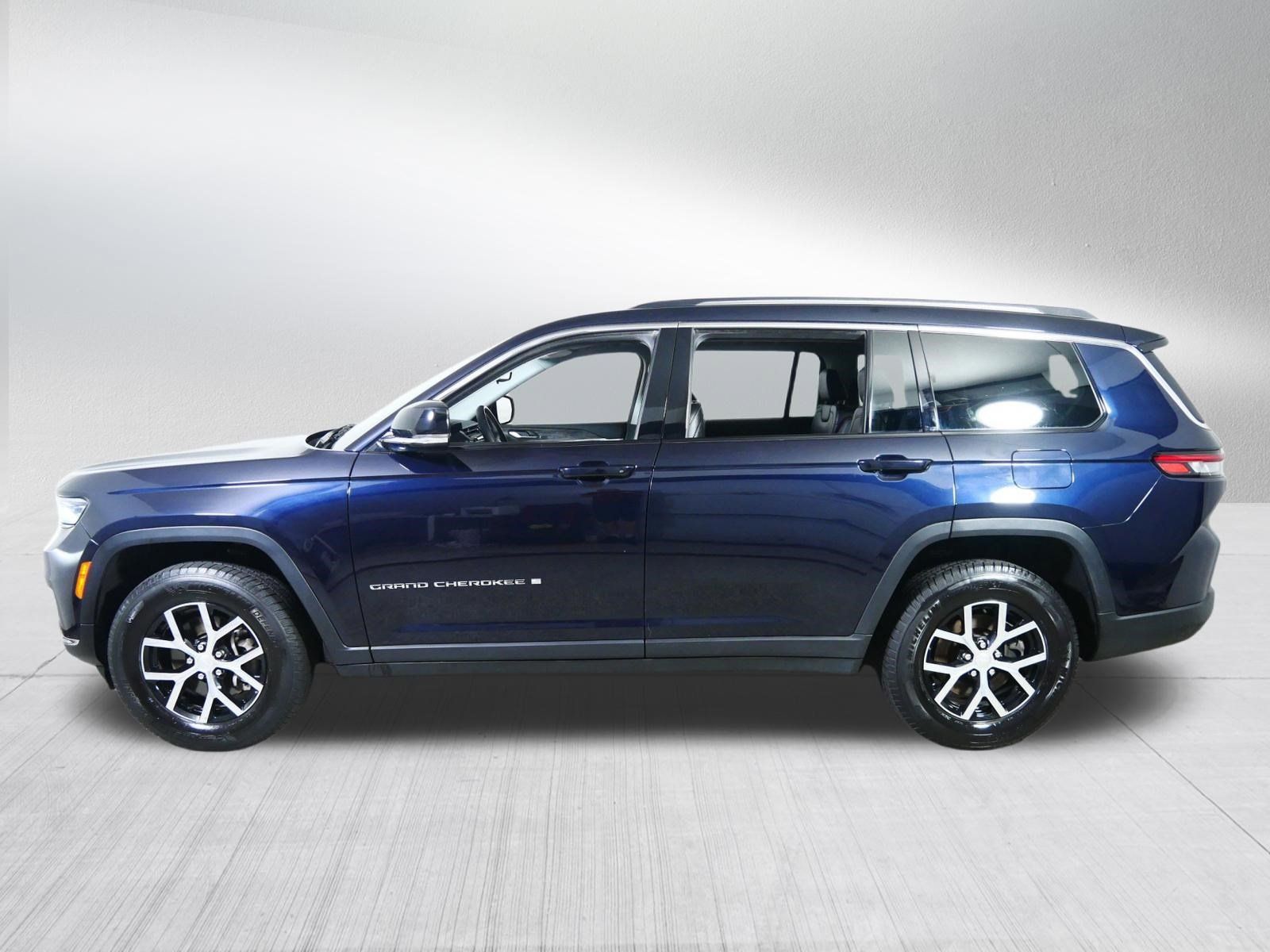 Used 2023 Jeep Grand Cherokee L Limited AWD/4WD image 4