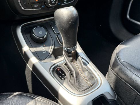 Used 2018 Jeep Compass Latitude w/ Popular Equipment Group AWD/4WD image 22