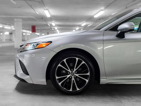 Used 2018 Toyota Camry SE FWD image 14