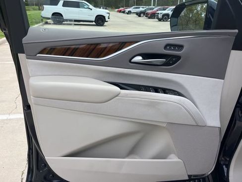 Used 2023 Cadillac Escalade ESV Premium Luxury Platinum RWD image 14