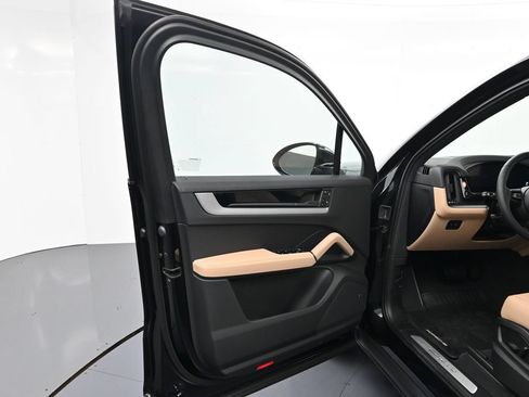 Certified 2026 Porsche Cayenne AWD/4WD image 15