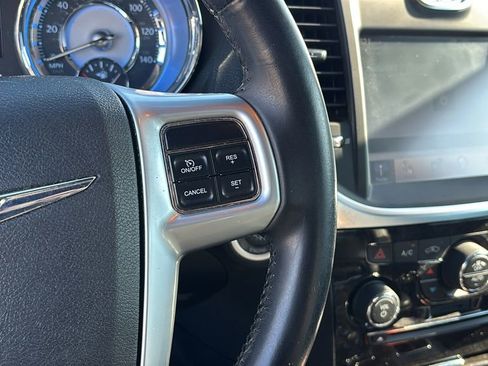 Used 2011 Chrysler 300 Limited image 18