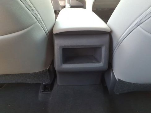 Certified 2019 Toyota Camry SE FWD image 13
