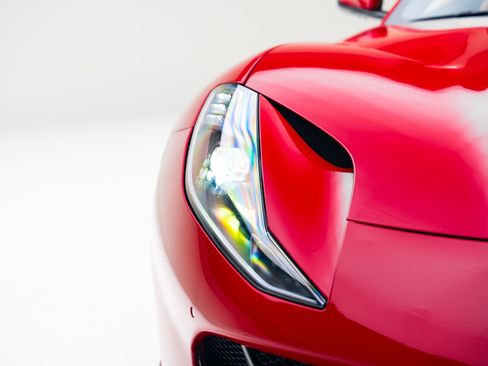 Used 2019 Ferrari 812 Superfast image 11