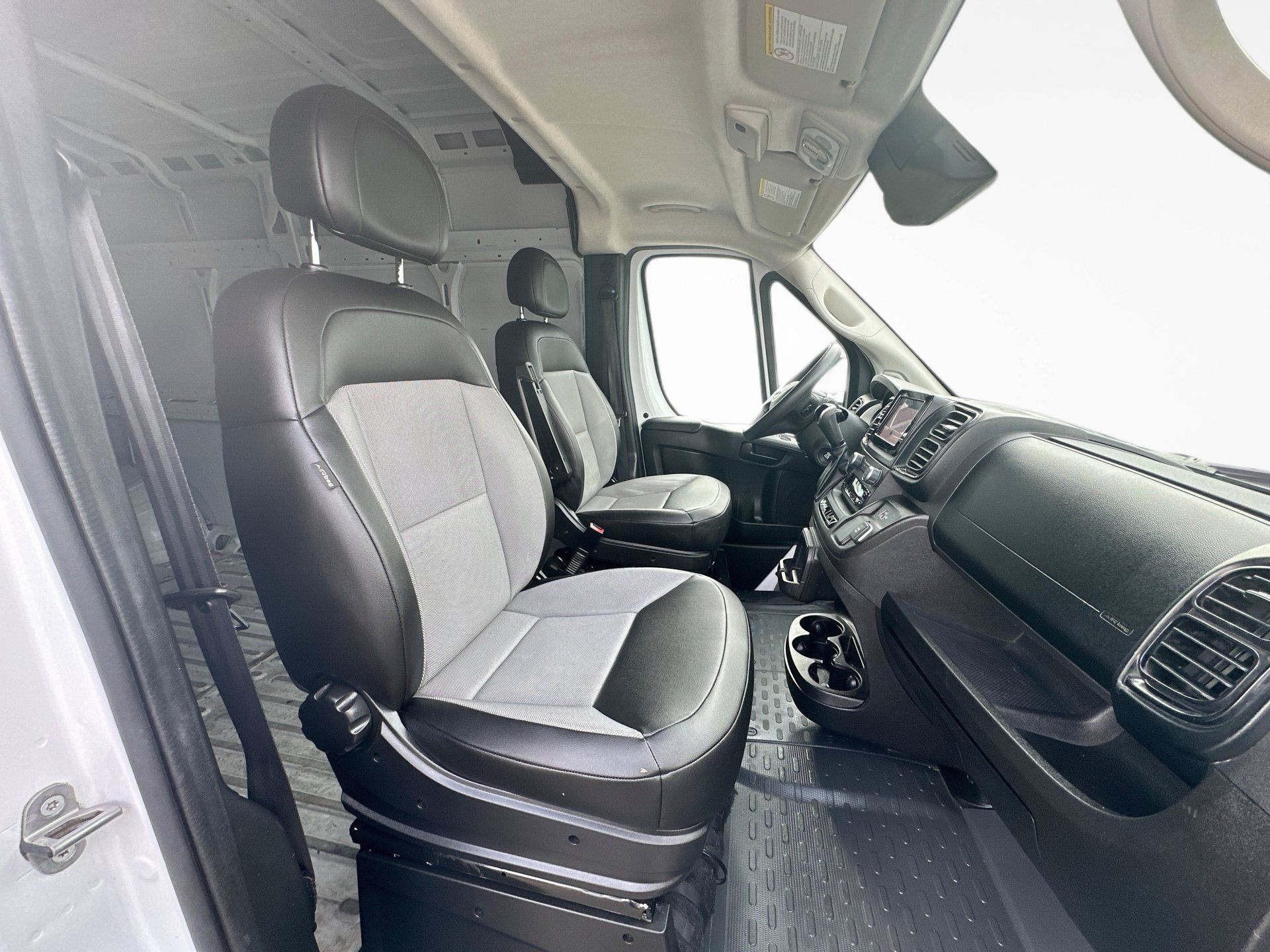 Used 2025 RAM ProMaster 2500 w/ Convenience Group FWD image 10