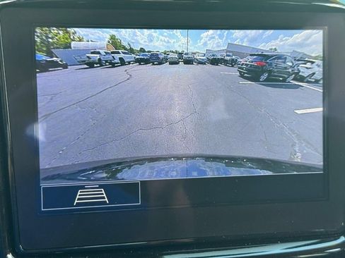 Used 2021 Chevrolet Traverse LT FWD image 29