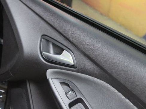 Used 2014 Ford Focus SE FWD image 11