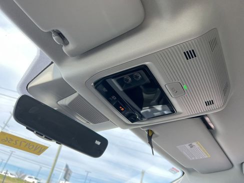 New 2026 Volkswagen Tiguan SE image 22