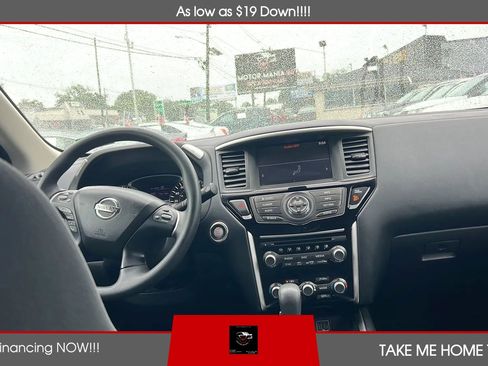 Used 2018 Nissan Pathfinder S AWD/4WD image 12