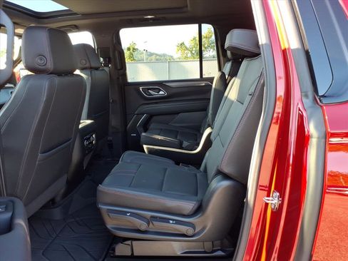 Used 2023 Chevrolet Suburban RST w/ Luxury Package image 12