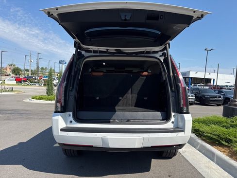 Used 2020 Cadillac Escalade Premium Luxury image 11