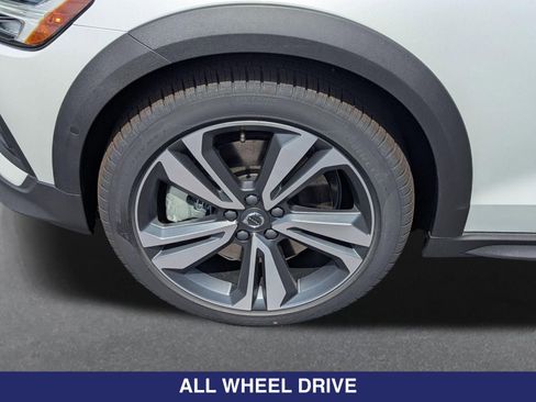 Used 2026 Volvo V60 B5 Cross Country Plus w/ Protection Package Premier AWD/4WD image 26