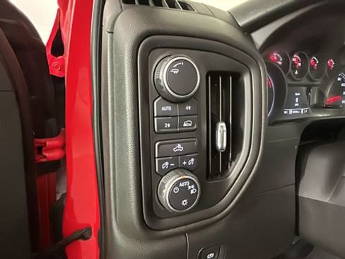 Used 2020 Chevrolet Silverado 1500 Custom w/ Custom Value Package AWD/4WD image 19