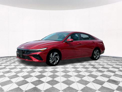 Used 2024 Hyundai Elantra SEL w/ Convenience Package image 2